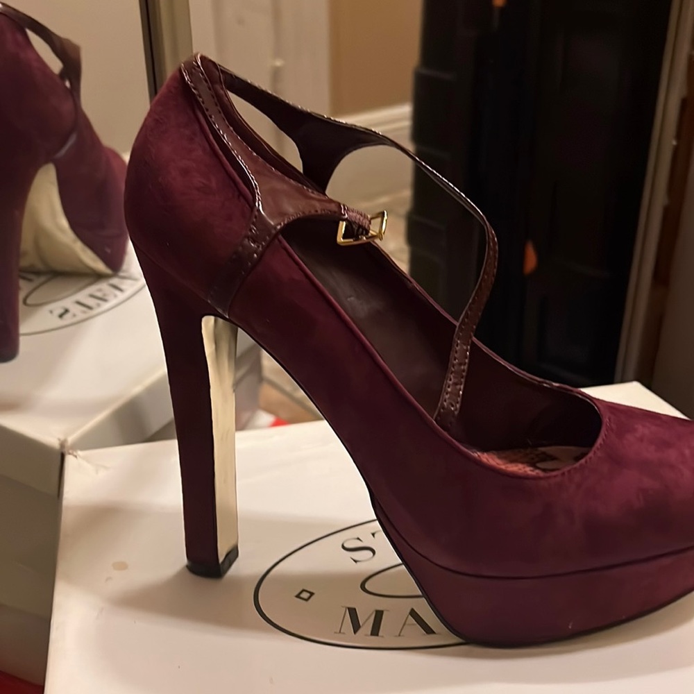 Steve Madden wine suede shoe size 10